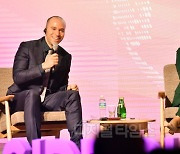 [포토]이영 장관과 대담하는 그렉 브로크만 오픈AI 회장