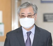경찰, 서훈 전 국정원장 소환조사… 부정채용 혐의
