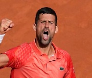 조코비치, 세계 1위 '테니스 천재' 알카라스 제압...프랑스오픈 결승 진출