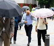 [오늘 날씨] 수도권·충청 최대 50㎜ 비… "우산 챙기세요"