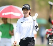 박주영, 266번째 대회서 첫 승 도전…KLPGA 셀트리온 2R 선두권