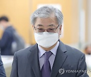 서훈 前안보실장 경찰 조사…국정원장 시절 채용비리 혐의(종합)
