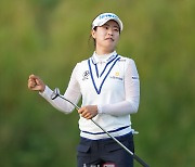 [포토]박민지 '대회 3연패 달성 주먹 불끈'