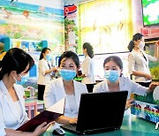 교원들의 자질 향상 강조하는 북한…"새로운 교육 방법 창조해야"
