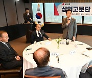 [단독]김기현 만난 원로들 "현역 의원이 최고위원 나섰어야" 쓴소리