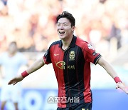 [포토]마지막 홈경기 황의조 선제골로 FC서울 1-0 리드