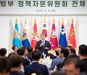 李 국방부장관,'튼튼한 국방 과학기술 강군' 위한 혁신자문 당부