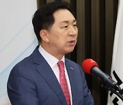 김기현, 아들 ‘코인업체 임원’ 의혹에 “봉급받는 벤처기업 회사원일 뿐” 반박