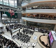 '이강인 팬사인회' 1시간 30분 전부터 몰린 인파...인기도 '최고수준' [오!쎈 현장]