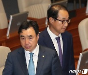 [뉴스1 PICK]국회, '돈봉투 의혹' 윤관석·이성만 체포동의안 부결