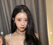 이미주, '다이어트 금지령'이라도 내려야 하나? 너무 마른 스키니 몸매에 "33사이즈도 맞겠네!"