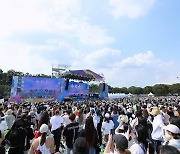 르세라핌→엄정화…위버스콘 페스티벌, 2만명 찾은 'K-팝 페스티벌' 새 장