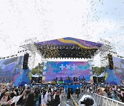 K-pop fans connect at 2023 Weverse Con Festival