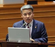 국방장관 “일본 초계기대응 철회 보도…사실 아냐”