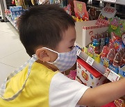 Small toys sold at convenience stores popular in Korea as toy prices soar
