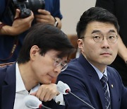 김남국 교육위 첫 참석…여 "염치없고 부끄러운 행동"