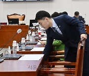 김남국, 사퇴 압박 속 교육위 출석…여당은 사퇴 촉구