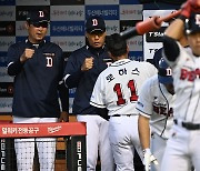 "2군에서 할 게 많다"...국민타자가 내준 숙제, 로하스는 풀 수 있을까