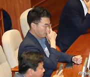 대정부 질문 참석한 김남국 의원