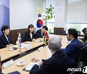 한화진 환경부장관, UAE 에너지인프라부 차관보 면담