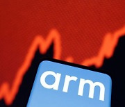 "인텔, 연내 IPO 앞둔 ARM '핵심 투자자' 참여 논의중"