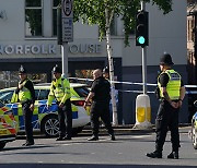 영국 도심 길거리서 3명 숨진 채 발견‥'승합차 돌진' 남성 체포