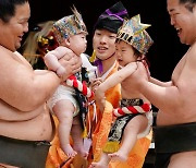 "아이 3세까지 재택근무"…저출산 급한 일본, 법으로 만든다