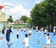 [JB포토] 파주 DMZ에 위치한 군내초등학교에서 농구교실 1교시 진행