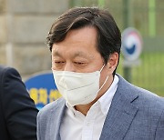 ‘뇌물 혐의’ 정진상, 이재명 재판부 재배당…“일주일 내내 법원 나올 상황”