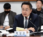 “If He Plays a Crucial Role in Passing Judgment on the Government, We Should Give Him Room” Park Sung-joon Speaks on Possible Bid in Parliamentary Elections by Cho Kuk