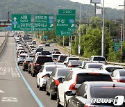 버스전용로 개통에도…김포골드라인, 여전히 정원 두 배 '빽빽'(종합)