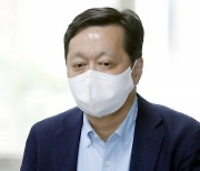 정진상, 혐의 떼어 이재명 재판부로…사건 엉켜 '교통정리'