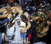 덴버, 창단 56년 만에 첫 NBA 챔피언 등극…MVP는 요키치