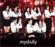 [MD포토] 프로미스나인 '카리스마 넘치는 시선'