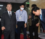 [사설] 윤관석·이성만 체포안 부결, ‘방탄정당’ 자인한 민주당