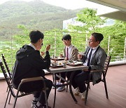 "공연도 하는 카페형으로"…부산 학교 급식실 바꾼다
