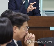 다른 미래를 위한 성찰과 모색 포럼에서 인사말하는 금태섭 전 의원