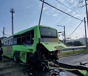 신호대기 중이던 시내버스, 탱크로리에 추돌…승객 6명 다쳐