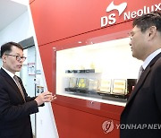 김성태 은행장, OLED 유기물 제조업체 방문