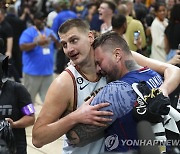 NBA 챔프전 우승 기뻐하는 덴버 니콜라 요키치