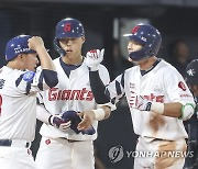 윤동희, 신동빈 구단주 앞에서 역전 스리런…롯데 3위 탈환(종합)