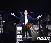 폴 매카트니, "AI로 '비틀스 마지막 음반' 완성…존 레넌 목소리 추출"