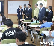 오산 원동초 방문한 이주호 부총리