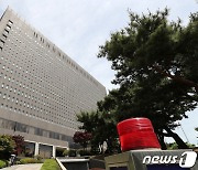 '검사 스폰서' 김씨, 재심 거부에 중앙지검 청사 벽에 낙서하려다 제지