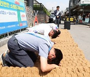 “꽃게 바꿔치기 반성” 소래포구 상인들 엎드려 사과