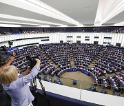 유럽의회, AI 규제법 초안 통과···안면인식 금지, 챗GPT  출처 표시 의무화