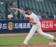 '동빈이형' 떠나자 와르르…롯데, 한화에 4-8 패