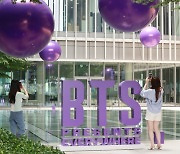 외신들 앞다퉈 BTS 10주년 특집 기사…“서울 보라색으로 물들어”