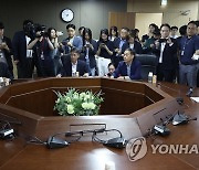 野, 방통위 찾아와 "월권 말라"…김효재 "국민이 준 책임"(종합)