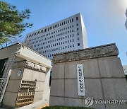 검찰, '강종현 돈줄 의혹' 초록뱀그룹 회장 소환조사